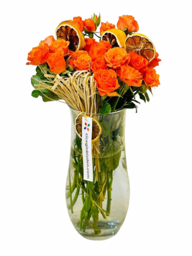 Vazoda Turuncu Güller