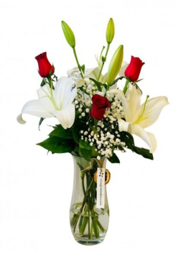 Vazoda Lilyum ve 3 Kırmızı Gül