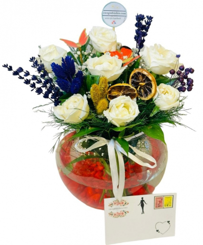 Yuvarlak Vazoda Güller