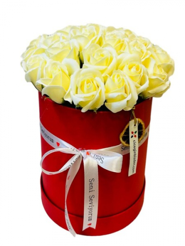 Kırmızı Kutuda Vip Beyaz Güller