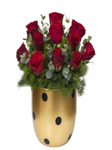 Puantiyeli Vazoda Göz Alıcı Güller