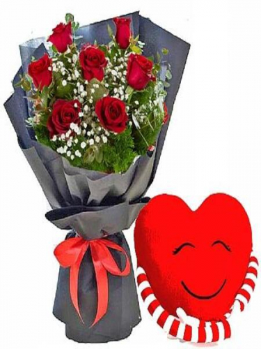 Gül Buketi ve Kalp Yastık